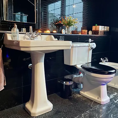 Homestay szállás Finn Village Loch Lomond - The Black With Private Jacuzzi-style Bath