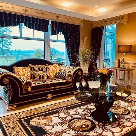 Finn Village Loch Lomond - The Black With Private Jacuzzi-style Bath 民宿 德里门