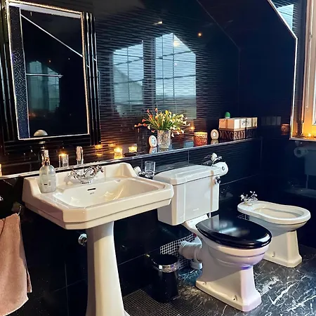 Finn Village Loch Lomond - The Black With Private Jacuzzi-style Bath Drymen