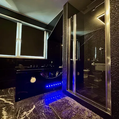 Finn Village Loch Lomond - The Black With Private Jacuzzi-style Bath Séjour chez l'habitant *