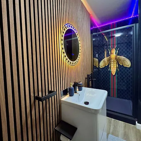 Finn Village - Loch Lomond - The Jungle With A Private Hot Tub 4* Drymen