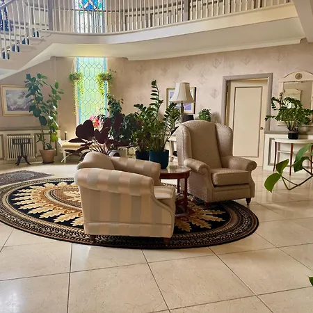 Finn Village - Loch Lomond - The Jungle With A Private Hot Tub