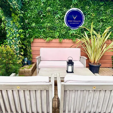 Guest house Finn Village - Loch Lomond - The Jungle With A Private Hot Tub Drymen