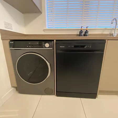 New Property, Guiet Area, Free Parking, Garden * Glasgow