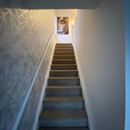 Entire Spacious 3-bed Family Home, Centre, Free Parking, Garden Апартаменты Глазго