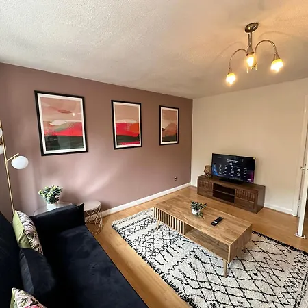 Apartment 2br Flat Walk To Buchanan Hydro With Parking