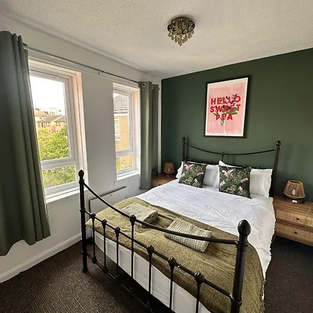 2br Flat Walk To Buchanan Hydro With Parking Apartment