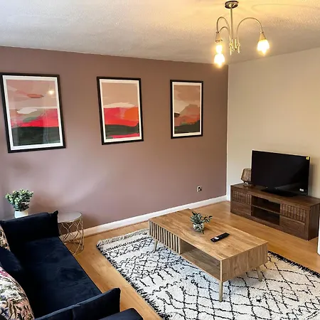 Apartment 2br Flat Walk To Buchanan Hydro With Parking