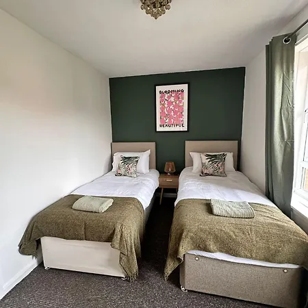 2br Flat Walk To Buchanan Hydro With Parking Apartment Glasgow