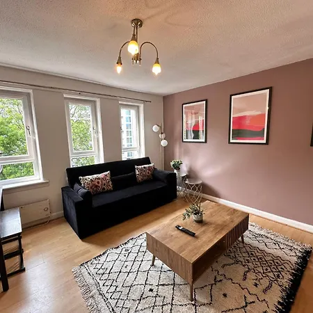 2br Flat Walk To Buchanan Hydro With Parking *