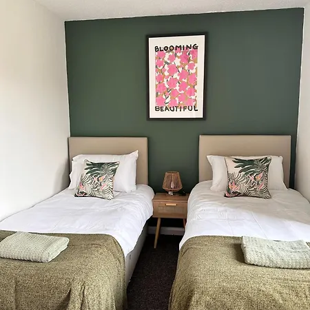 2br Flat Walk To Buchanan Hydro With Parking Glasgow