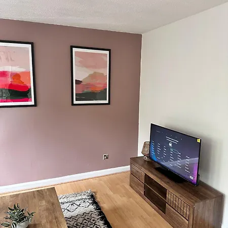 Apartment 2br Flat Walk To Buchanan Hydro With Parking *