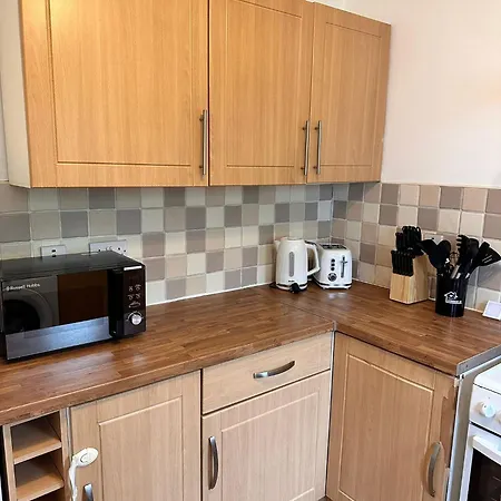 2br Flat Walk To Buchanan Hydro With Parking *