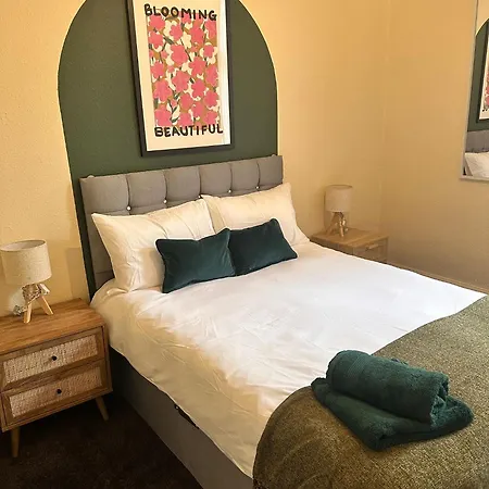 Group 4br Sleeps 11 Near Ibrox Parking *