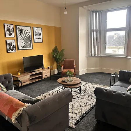 Group 4br Sleeps 11 Near Ibrox Parking