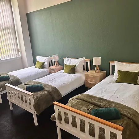 Group 4br Sleeps 11 Near Ibrox Parking Apartment