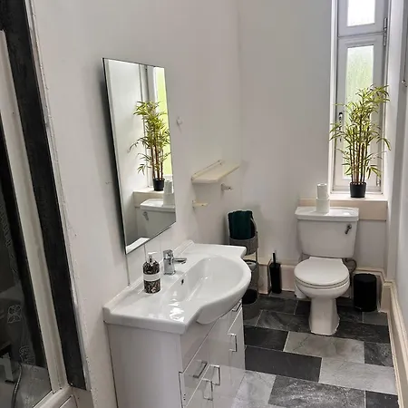 Group 4br Sleeps 11 Near Ibrox Parking Apartment Glasgow