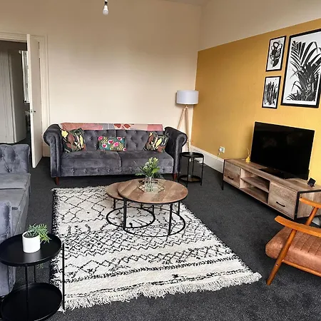 Group 4br Sleeps 11 Near Ibrox Parking