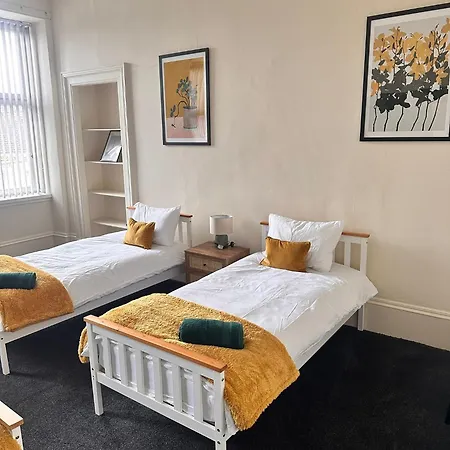 Group 4br Sleeps 11 Near Ibrox Parking *