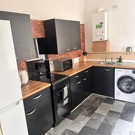 Group 4br Sleeps 11 Near Ibrox Parking Apartment *