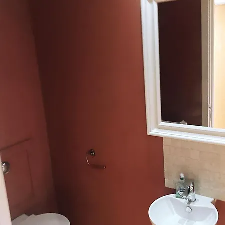 4 Bedroom Duplex West End Of Apartment *