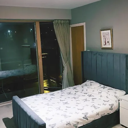 Apartment 4 Bedroom Duplex West End Of *