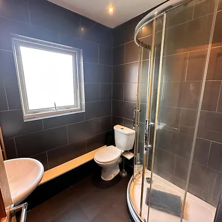 2br House Free Parking Easy Access *