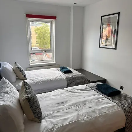 2br House Free Parking Easy Access Glasgow