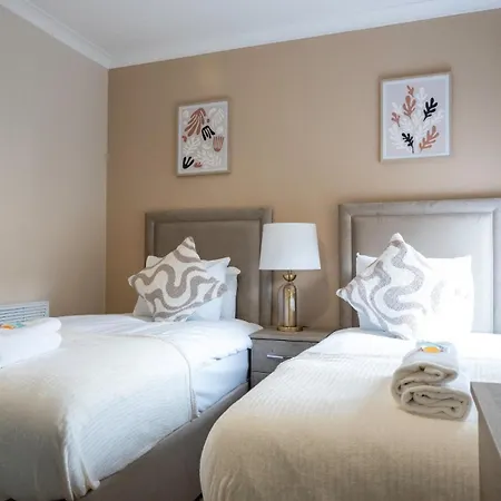 2 Bdr House By Caledonia Luxe Short Lets & Serviced *