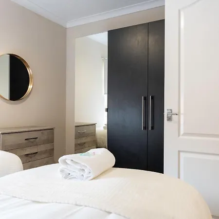 2 Bdr House By Caledonia Luxe Short Lets & Serviced *