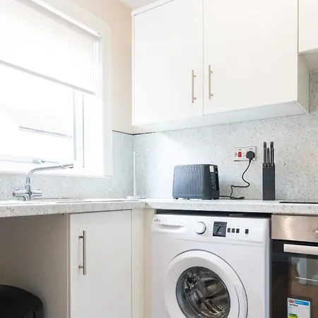 2 Bdr House By Caledonia Luxe Short Lets & Serviced * Glasgow