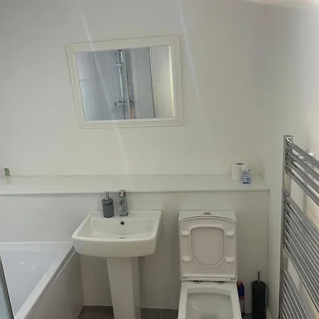 Apartment 3 Beds, 2 Bedrooom Near Centre Glasgow