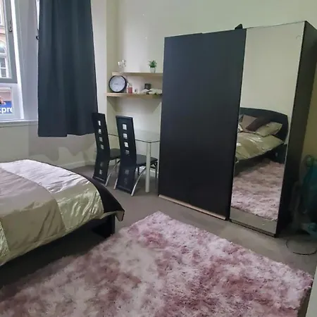 Apartment Cosy And Bright 3-bedroom Flat Glasgow