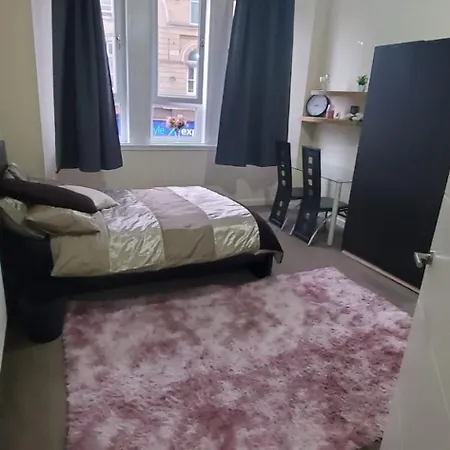 Cosy And Bright 3-bedroom Flat Apartment
