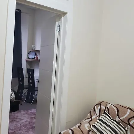 Apartment Cosy And Bright 3-bedroom Flat Glasgow