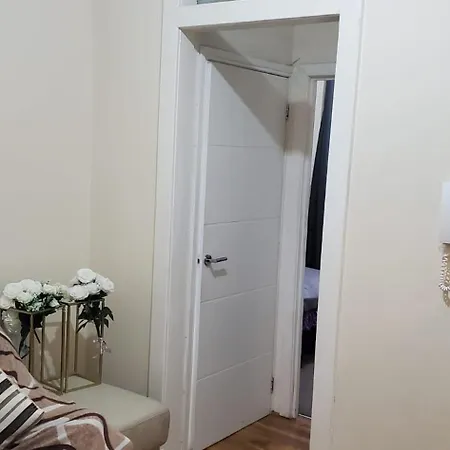 Cosy And Bright 3-bedroom Flat * Glasgow