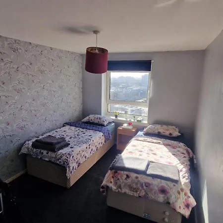 Проживание в семье Charming Simple Twin Bed
