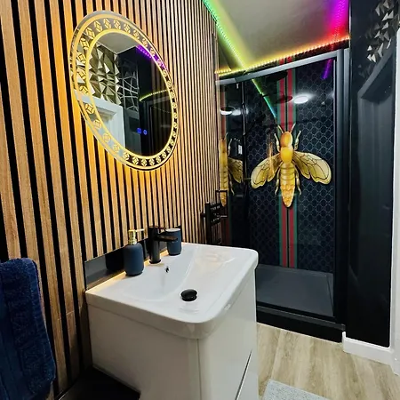 Guest house Finn Village - Loch Lomond - The Jungle With A Private Hot Tub Drymen