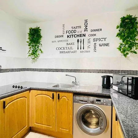 Apartment Lovely 1-bedroom In Near Subway