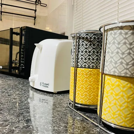 Lovely 1-bedroom In Near Subway Apartament *