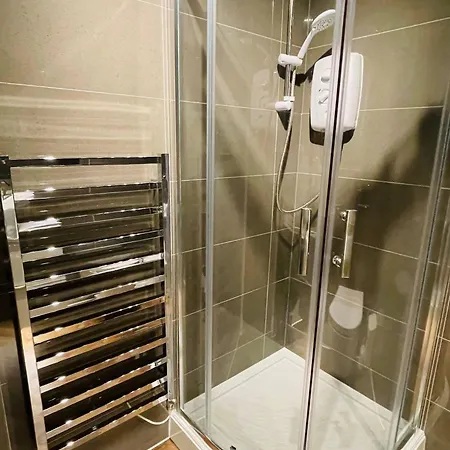 Lovely 1-bedroom In Near Subway * Glasgow