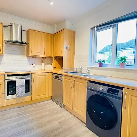 Elegant 3br House In