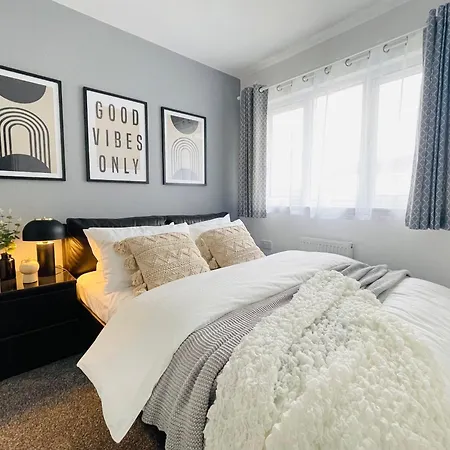 Elegant 3br House In *