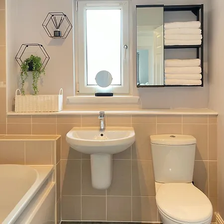Elegant 3br House In * Глазго