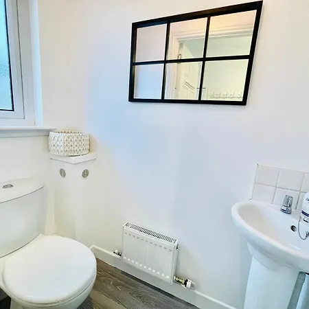 Elegant 3br House In Глазго
