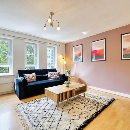 2br Flat Walk To Buchanan Hydro With Parking 公寓