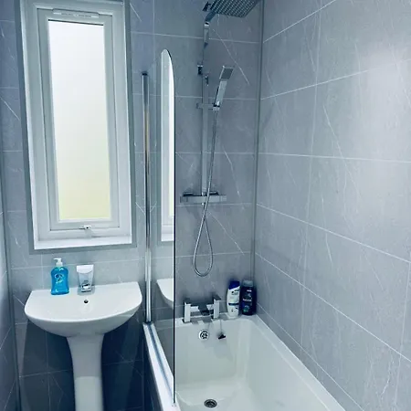 Modern 2 Bedroom With Extra Loft Bedroom *