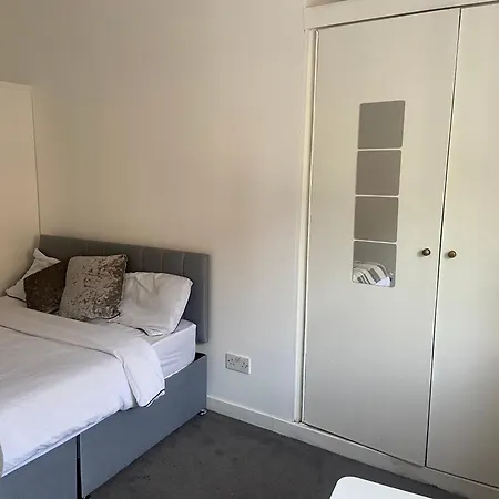 Private In West End Проживание в семье *