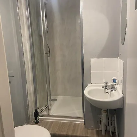 Private In West End Проживание в семье