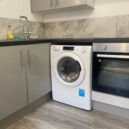 Private In West End * Glasgow